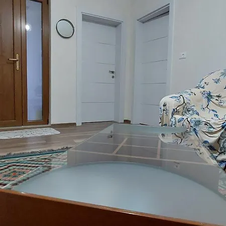 Nathanael Cozy With Balcony Pogradec