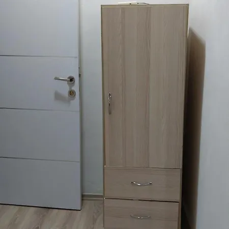 Nathanael Cozy With Balcony Pogradec