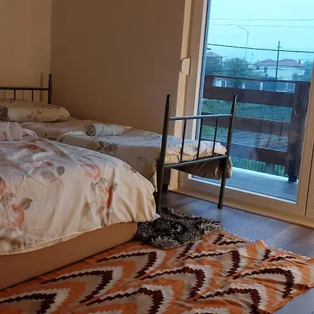 Nathanael Cozy With Balcony Hétvégi ház Pogradec