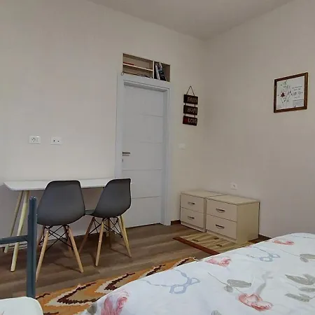 Nathanael Cozy With Balcony * Pogradec