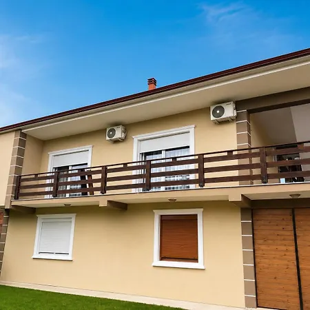 Nathanael Cozy With Balcony * Pogradec
