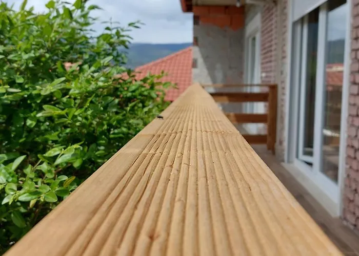 Nathanael Cozy With Balcony Séjour à la campagne