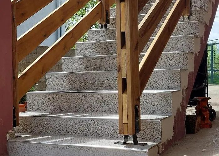 Nathanael Cozy With Balcony Kır Evi Pogradaş