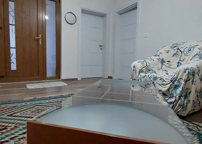 Nathanael Cozy With Balcony Pogradec