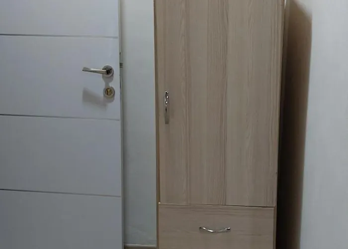 Nathanael Cozy With Balcony Pogradec